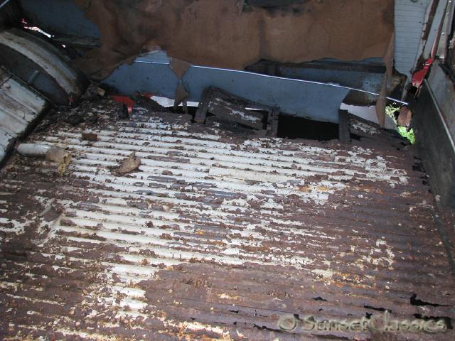 15-window-vw -bus-deluxe-floor.jpg